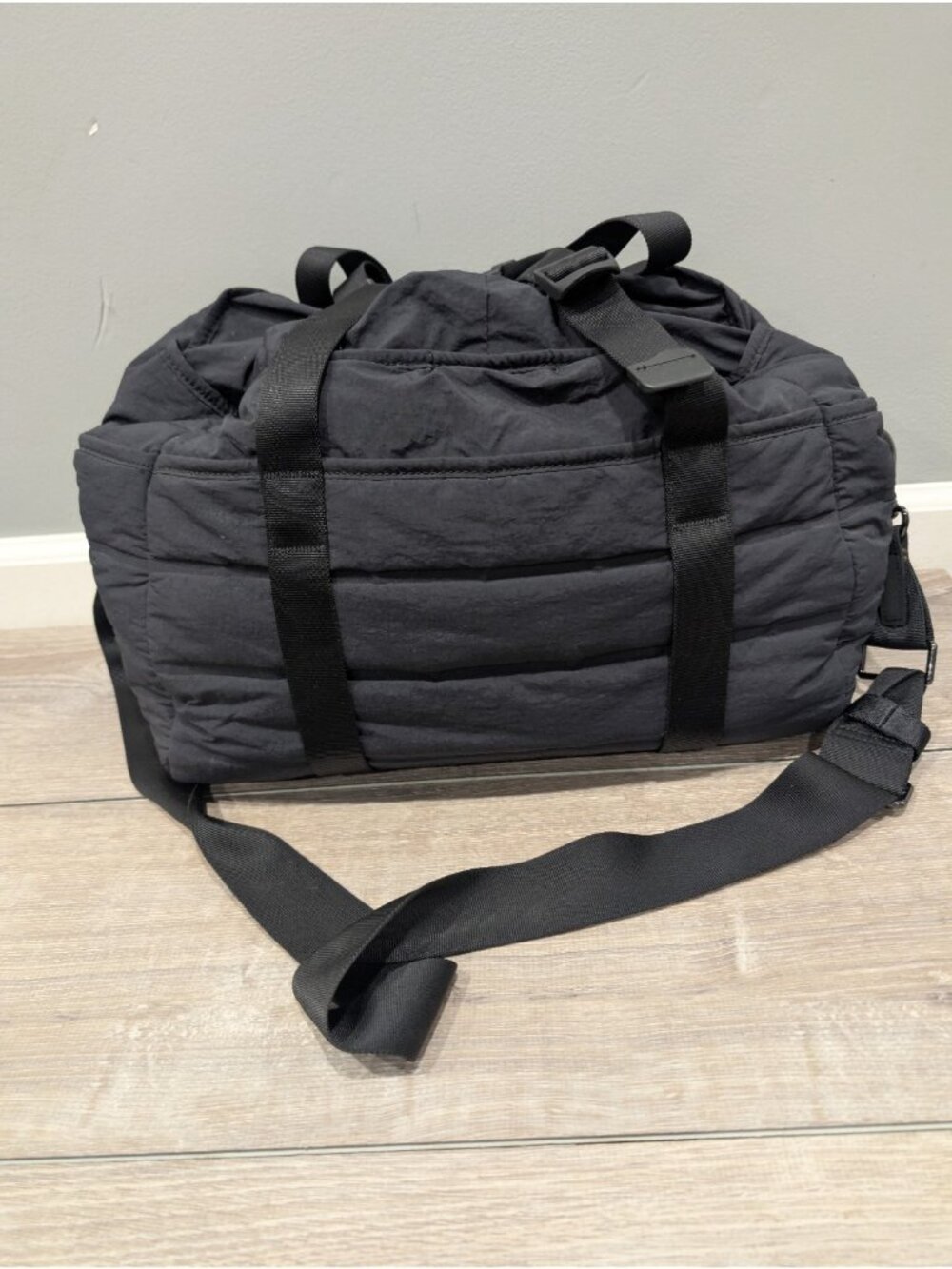 Lululemon Dash All Day Duffel Bag Black Crossbody Strap Yoga Gym Travel - Picture 2 of 16